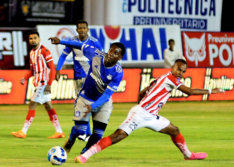 NO LEVANTA CABEZA: Emelec igualó sin goles ante T. Universitario