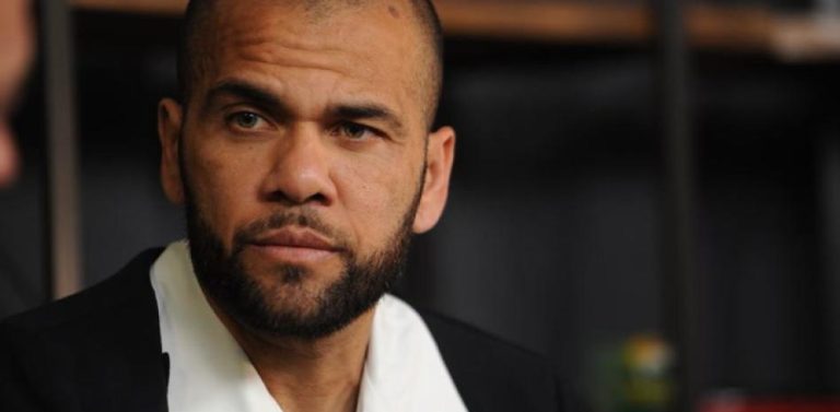 “Dani Alves está muy fuerte, entero”