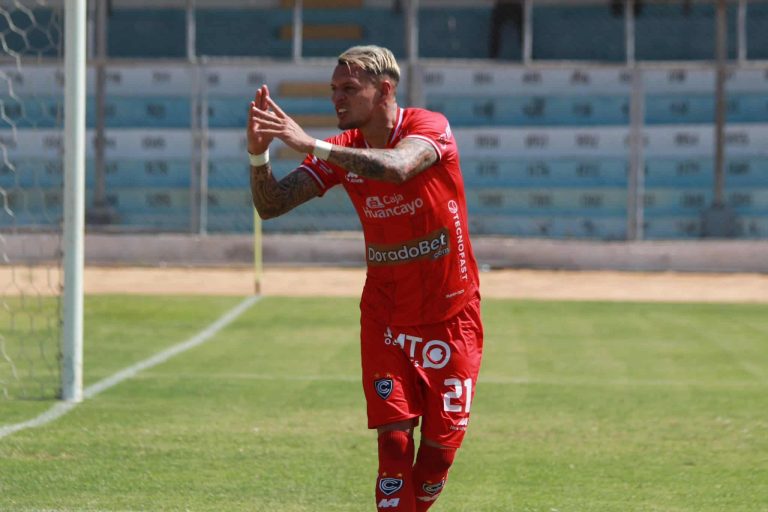 (VIDEO) Y VAN 14 GOLES: Carlos Garcés y una nueva anotación en Perú