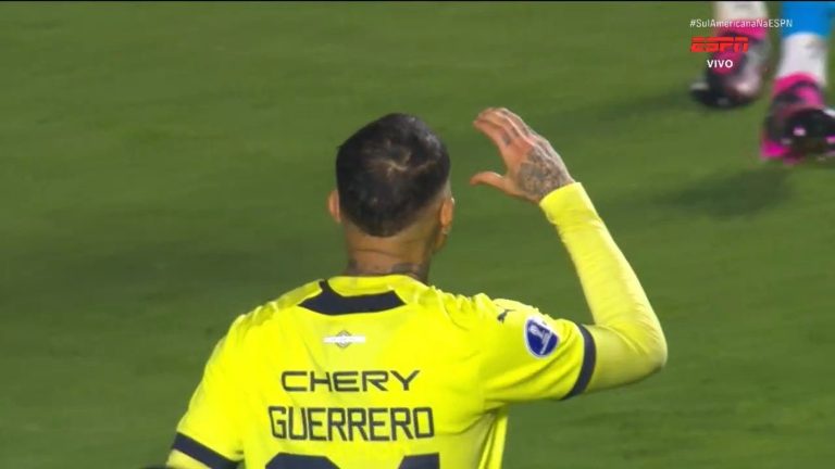 (VIDEO) El gesto de Paolo Guerrero que enfureció a los hinchas de Sao Paulo