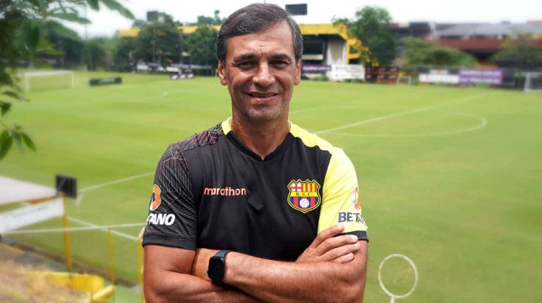 Fabián Bustos dirigirá al América Mineiro