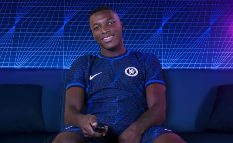 (VIDEO) CON MOISÉS CAICEDO DE MODELO: Chelsea presentó su nueva camiseta visitante