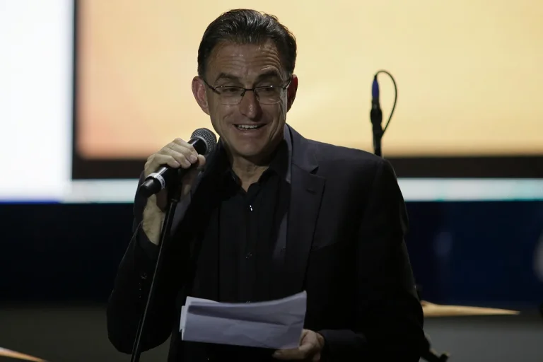 Michel Deller: “16 clubes son demasiados para el fútbol ecuatoriano”