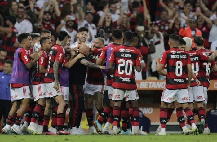 (VIDEO) El alocado festejo de Flamengo ¡a los golpes! con Sampaoli