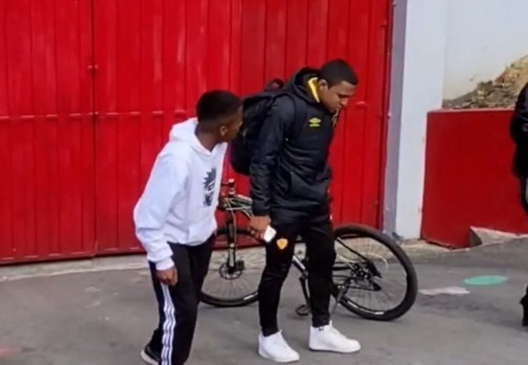 (VIDEO) Jeff Montero se retiró del estadio con dolores