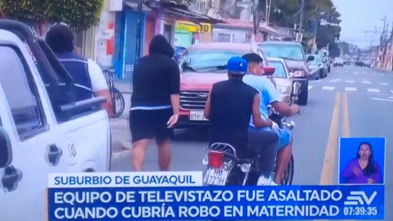 #StudioNews | (VIDEO) Periodistas fueron asaltados mientras cubrían un reportaje sobre un robo