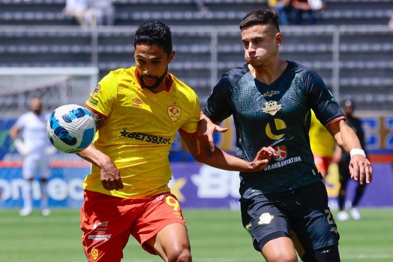 SORPRESA EN CHILLOGALLO: Libertad se impuso a Aucas y prende la parte baja de la Acumulada