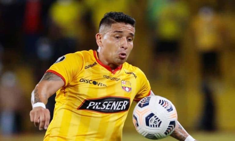 (FOTO) YA SON 200 PARTIDOS: BSC homenajeó a Mario Pineida