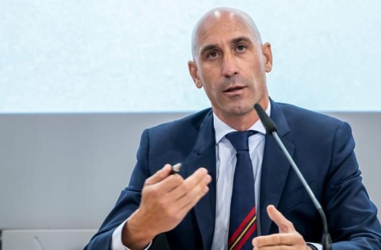 En España buscan opciones para destituir a Luis Rubiales de la RFEF