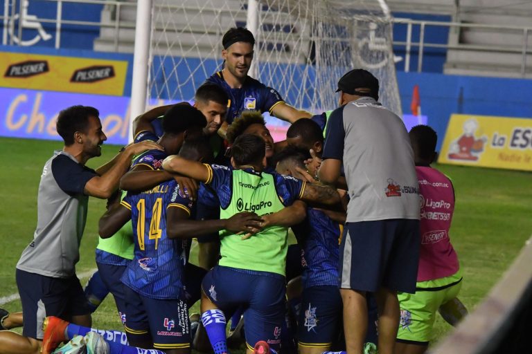 (VIDEO) CON 9 JUGADORES: Triunfazo de Delfín ante IDV en el Jocay