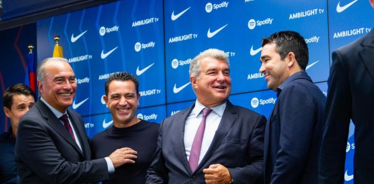 Deco: “Xavi se ha ganado la renovación”