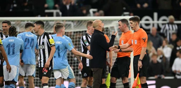 Tremendo enfado de Guardiola con el árbitro tras la eliminación del City