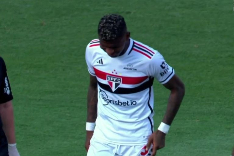 ¿BAJA PARA LA TRI? Arboleda salió lesionado en la final de la Copa de Brasil