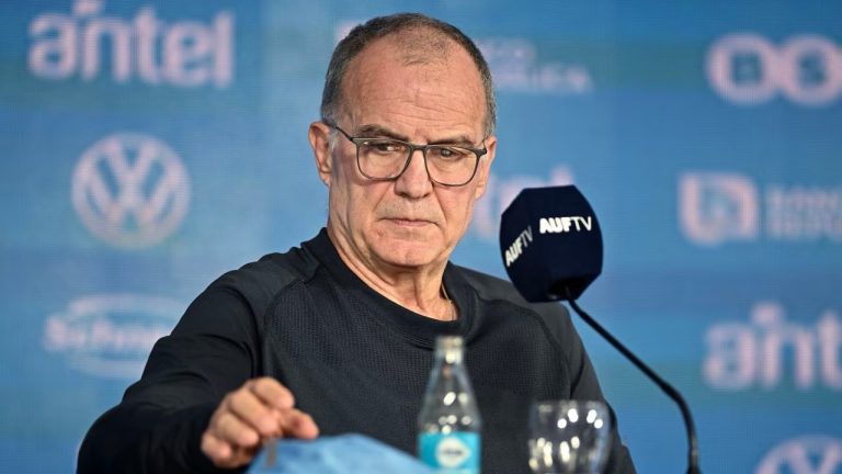 (VIDEO) Marcelo Bielsa y el por qué no llamó a Suárez y Cavani