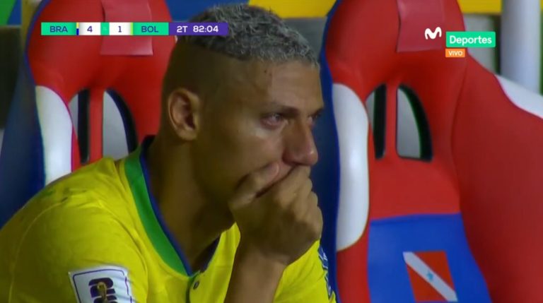 Las lagrimas de Richarlison tras ser sustituido ante Bolivia