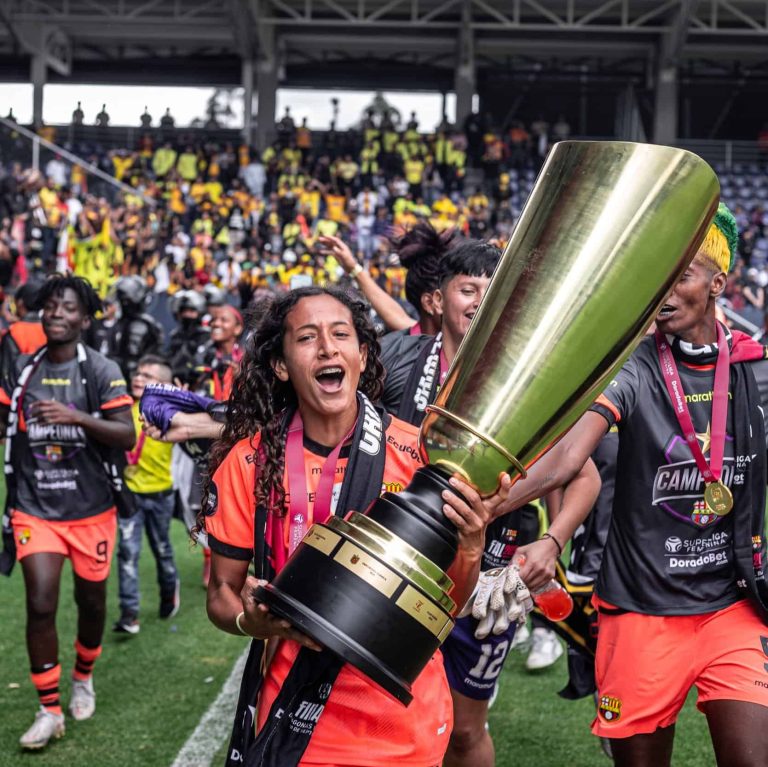 (FOTO) El nuevo mural de BSC en honor al equipo Femenino