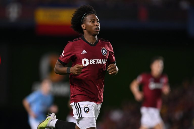 Debut y victoria para Ángelo Preciado con el  Sparta Praga