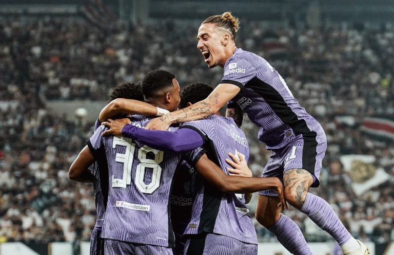 (VIDEO) Liverpool remontó y ganó en Europa League
