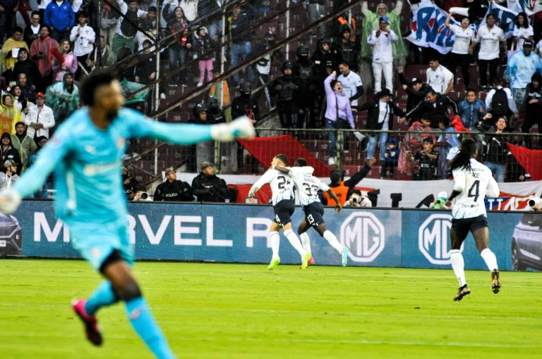 (VIDEO) A UN PASO DE LA FINAL: LDU goleó a Defensa y Justicia