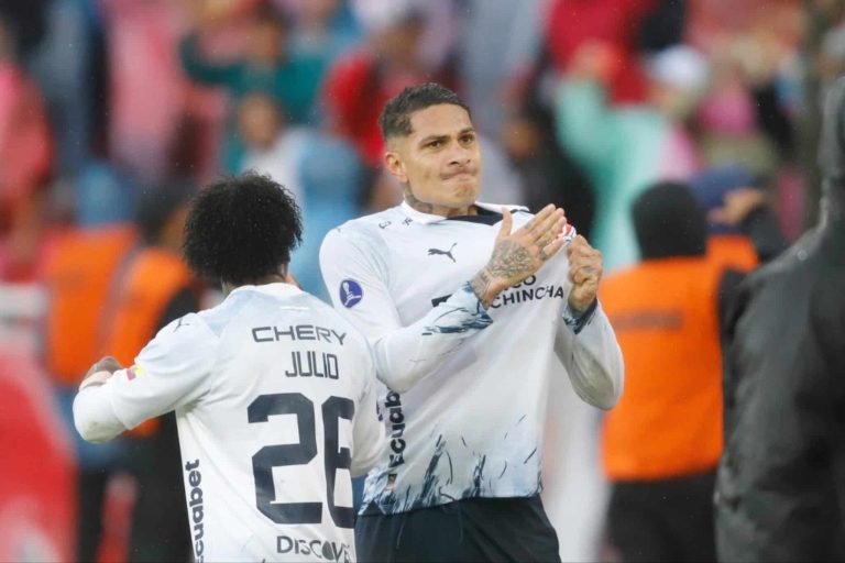 Paolo Guerrero igualó un registro de Claudio Bieler en LDU