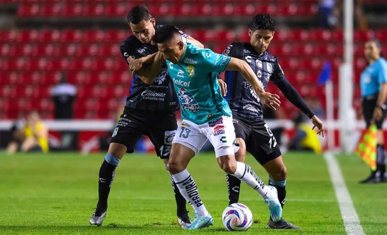 DUELO ECUATORIANO: Querétaro rescata empate ante León