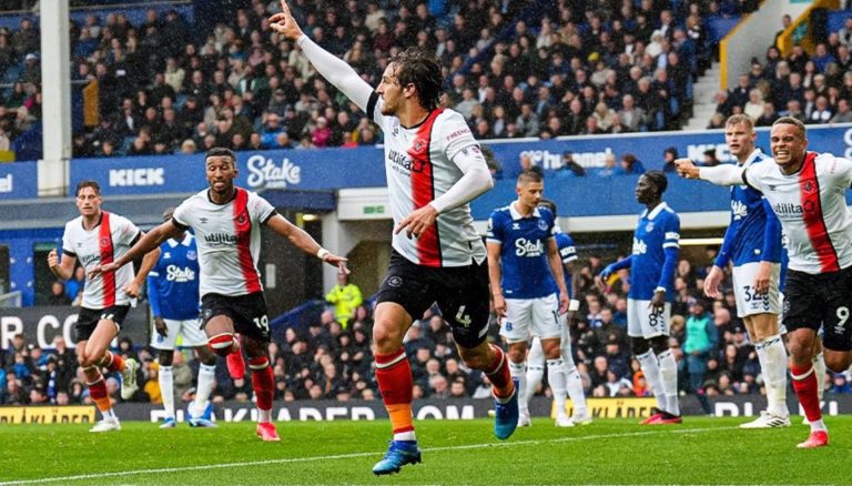 (VIDEO) El Luton Town hace historia con su primer triunfo en Premier