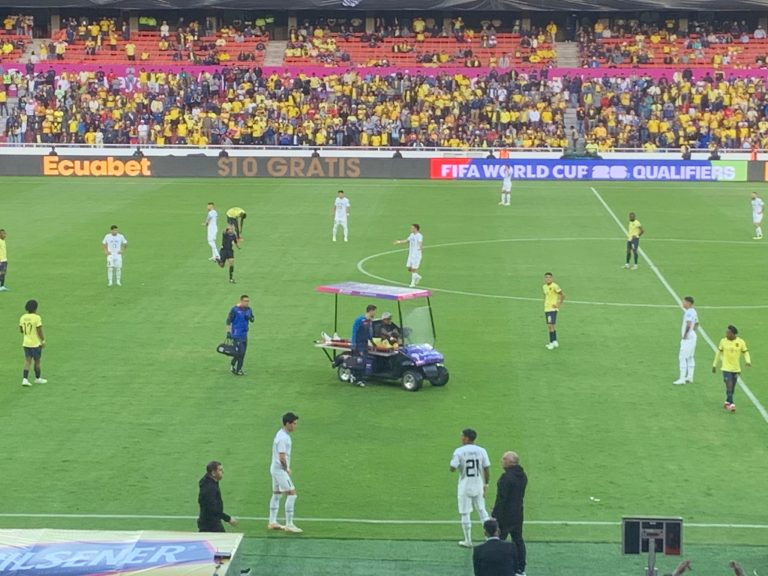 Arboleda salió lesionado en el Ecuador vs Uruguay