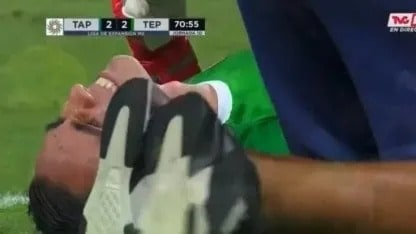 (VIDEO) Dolor en México: atajó una pelota ¡con los téstículos!