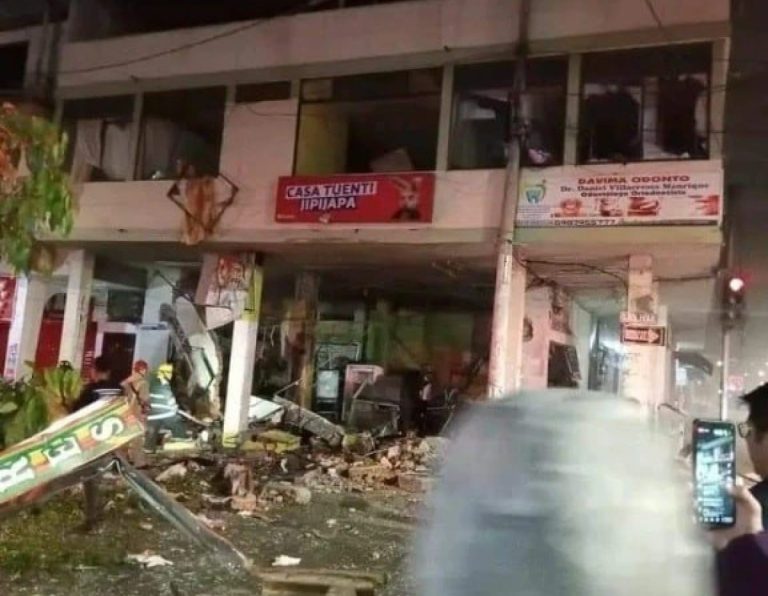 #StudioNews (VIDEO) Explosión arrasa con tres establecimientos comerciales en Manabí