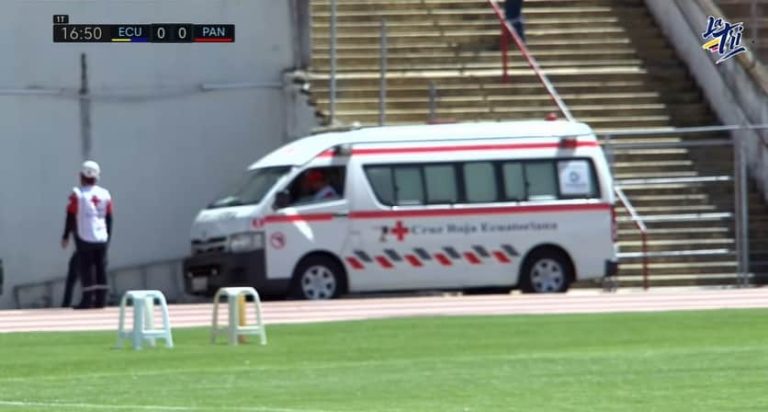 (VIDEO) SE FUE EN AMBULANCIA: Jugador de La TRI Sub 17 sufrió un fuerte choque