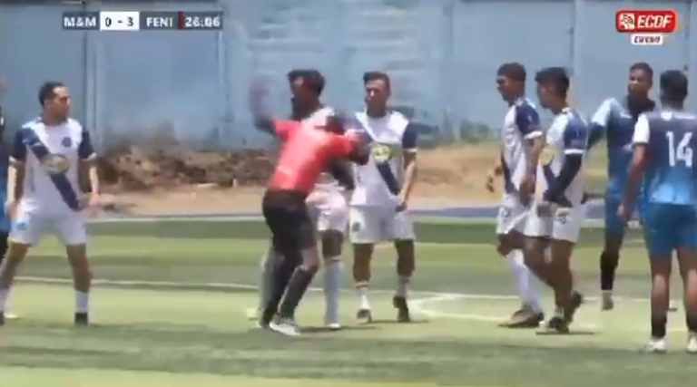(VIDEO) Árbitro y jugador, a los golpes en el fútbol amateur de Ecuador