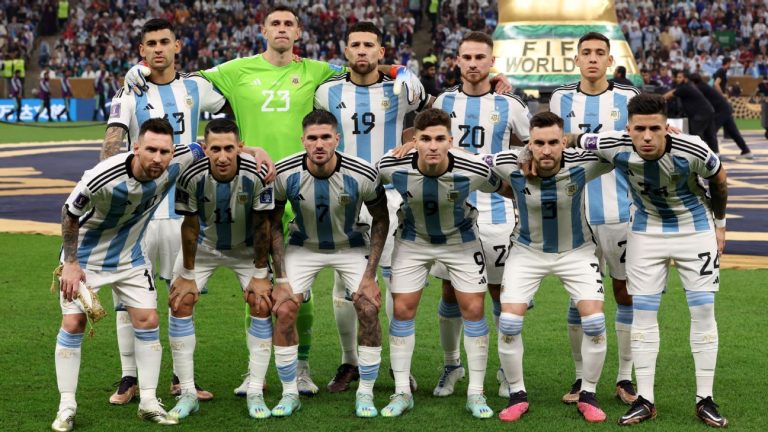 Scaloni define el equipo de Argentina en la última práctica antes del debut con La TRI