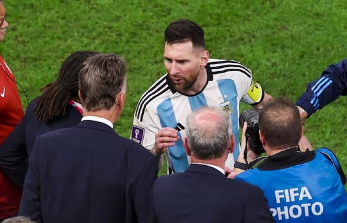 Van Dijk defendió a Messi y Argentina tras las polémicas palabras de Van Gaal