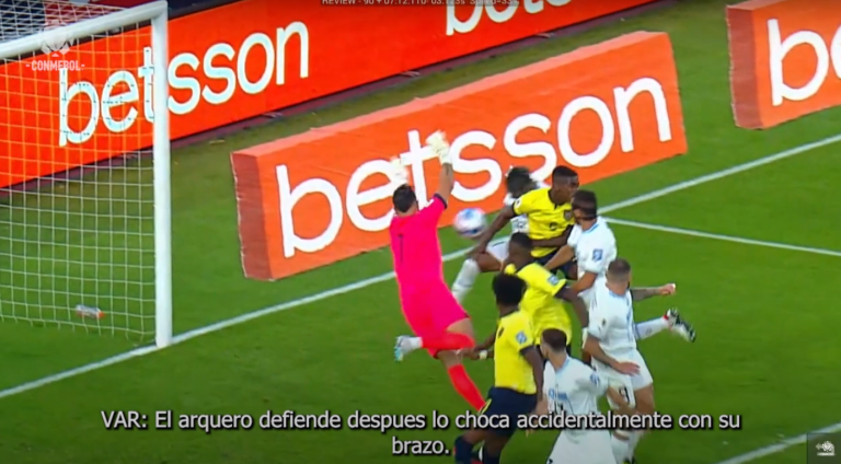 (VIDEO) NO FUE PENAL: Los audios del VAR del Ecuador Vs. Uruguay