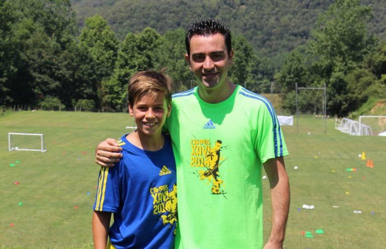 Xavi ‘descubrió’ a Marc Guiu en su campus en 2016