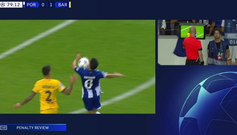 (VIDEO) Polémica en la Champions: No le pitaron este penal al Porto ante el Barça