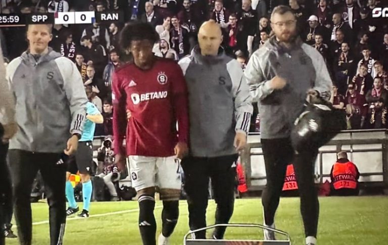 Alarmas en La Tri: Angelo Preciado salió lesionado