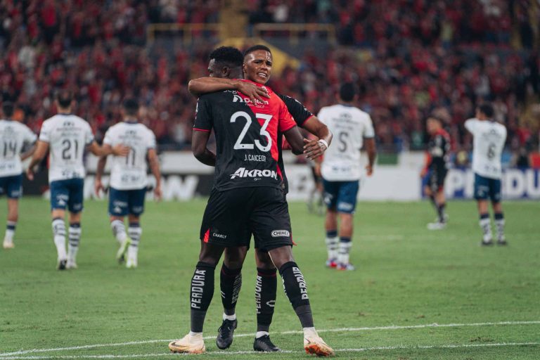 (VIDEO) Jordy Caicedo sumó minutos en la derrota de Atlas