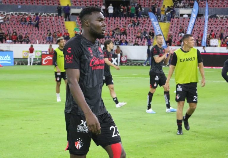 MALA NOCHE: Jordy Caicedo salió abucheado en la derrota de Atlas