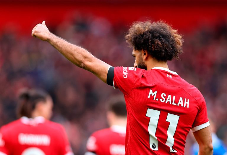 (VIDEO) Doblete de Salah y triunfo del Liverpool en el derbi de Merseyside