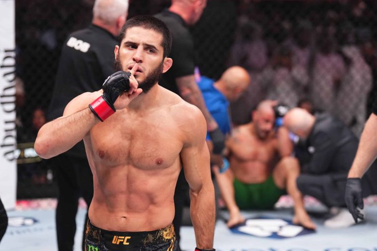 #NTF Makhachev noquea a Volkanovski y se queda con el cinturón de UFC