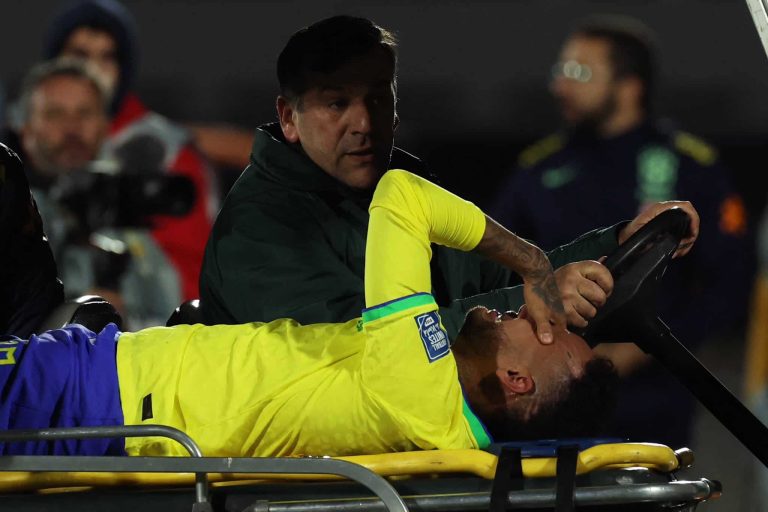 Noticia Banco Guayaquil // Confirman grave lesión de Neymar: Rotura del ligamento cruzado