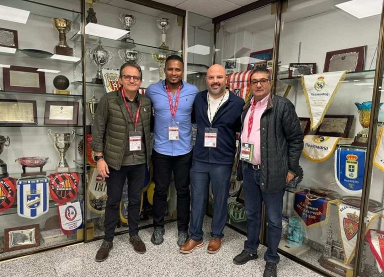 Antonio Valencia y Miguel Ángel Loor, invitados para ver a Numancia