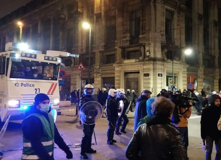 (VIDEO) Suspenden el Bélgica-Suecia por asesinato a dos fans suecos en Bruselas