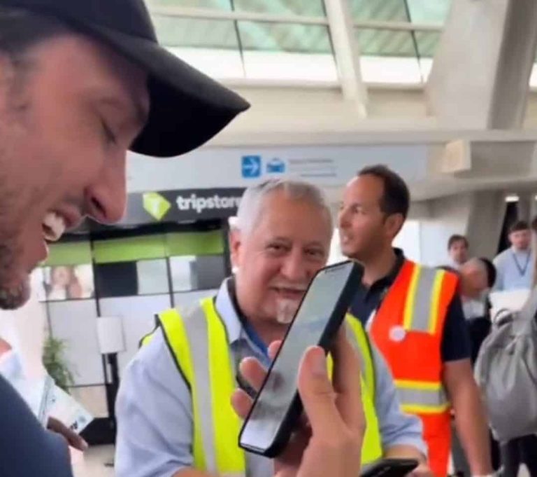 (VIDEO) Pervis Estupiñán hizo videollamada con Zubeldía para felicitarlo