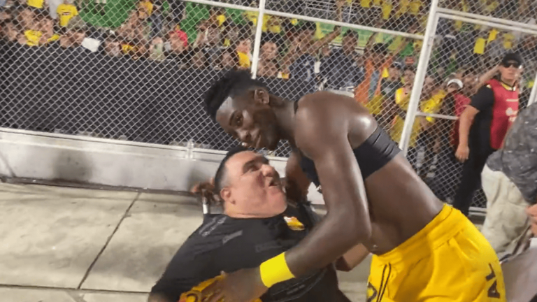 (VIDEO) Hermoso gesto de Adonis Preciado con un hincha en Machala