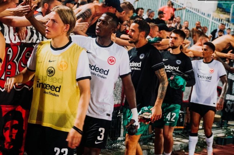 W. Pacho jugó y destacó en el triunfo del Eintracht Frankfurt