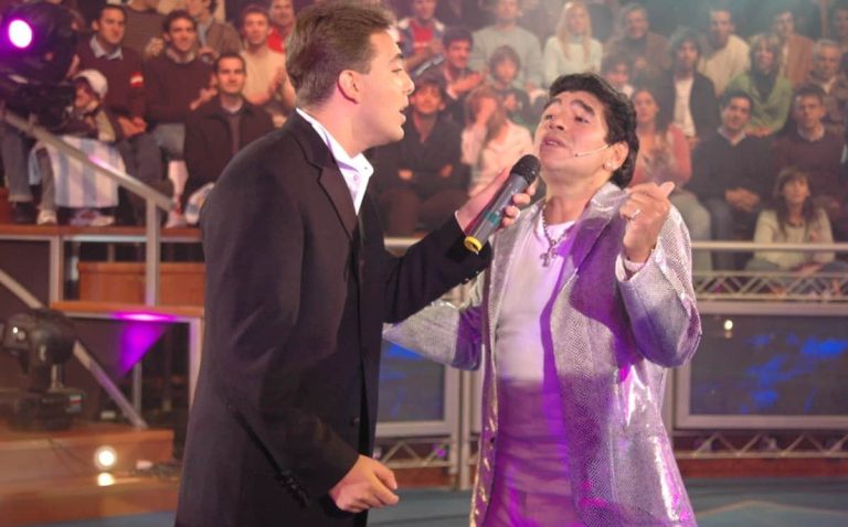 Cristian Castro recordó una fiesta junto a Maradona y Oasis: “Acabó todo el mundo re desnudo”
