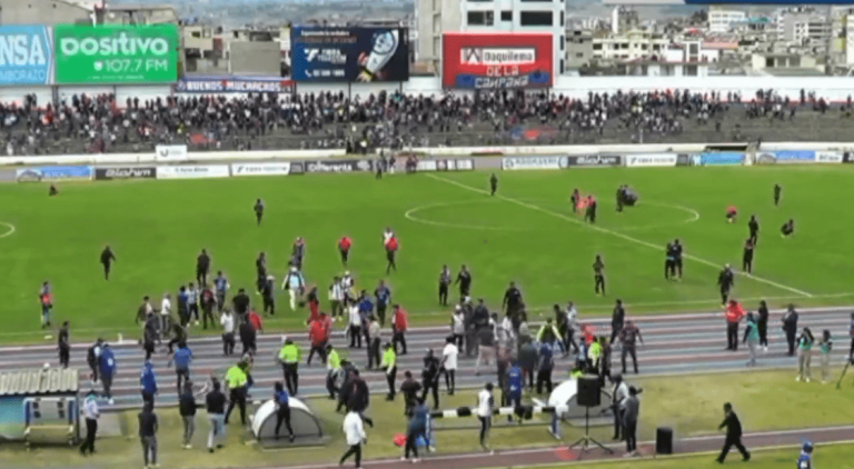 (VIDEO) PAPELÓN DE OLMEDO: Eliminados y sus hinchas agredieron a árbitros y rivales