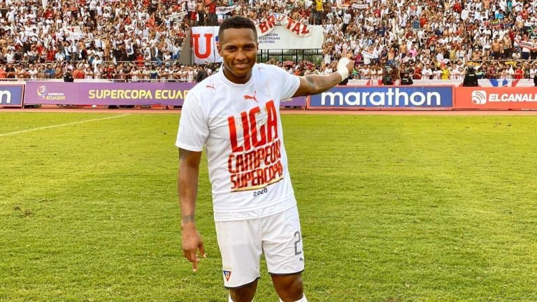 (VIDEO)  PARA ALENTAR A LDU: Antonio Valencia viajó a Uruguay